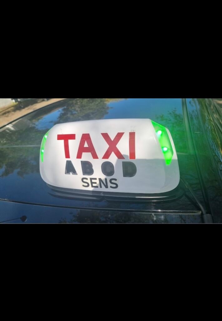 Taxi Sens, votre solution de transport en taxi à Sens et dans les environs. Nous proposons des trajets en taxi agréables et ponctuels, notamment depuis et vers la gare de Sens. Nos chauffeurs expérimentés sont spécialisés dans les trajets locaux et les transferts vers les aéroports Charles de Gaulle et Orly. Avec Taxi Sens Sénonais, profitez d’une flotte de taxis modernes pour un confort optimal. Que ce soit pour un rendez-vous professionnel, un transfert aéroport ou une sortie entre amis, nous répondons à toutes vos exigences. Faites confiance à notre service de qualité. Réservez dès aujourd’hui pour des déplacements en taxi fiables à Sens et ses environs. Nos taxis sont également disponibles à la station de taxi de la gare de Sens.